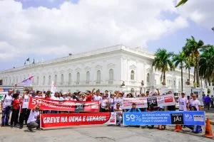 Grevistas analisam comunicado da UEMA, e Sindicato orienta a todos a fortalecerem ainda mais o movimento em defesa das Universidades