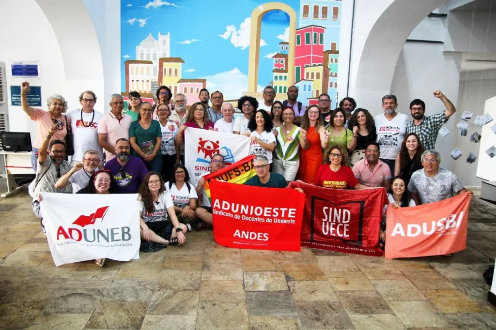 Encontro Nacional mapeia desafios da luta dos docentes das universidades estaduais do país, apontando ataques em comum e estratégias para o enfrentamento 